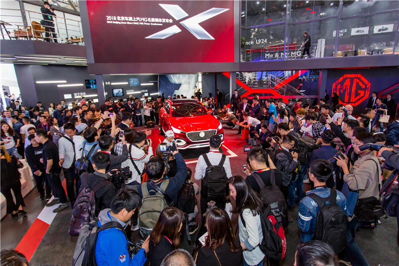 MG X-motion Concept于北京车展全球首秀 今年将量产 更有F1赛道、“咆哮雨滴”扎堆名爵展台 演绎“爵对”always YOUNG