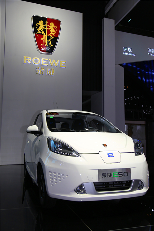 中国首款新能源中高级轿车亮相广州车展 荣威E950 续航里程600KM 油耗1.7升
