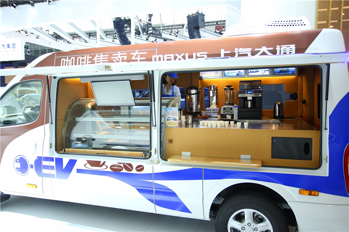 旗下首款SUV D90概念车发布，成为汽车史上第一款由用户定义的车，上汽大通朝着“用户驱动新业态C2B车企”迈进