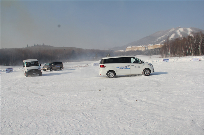 上汽大通V80实力相助“冰雪战役”