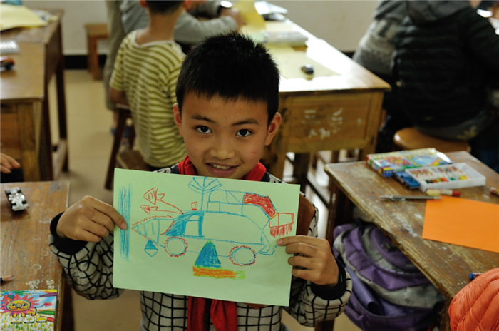 雪佛兰红粉笔重返广西骥马小学 首次开设《梦想之车》设计课程