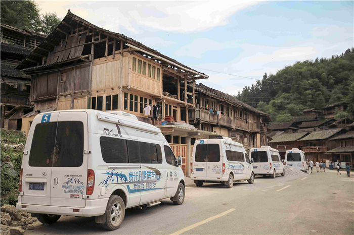 长在石头上的森林，跑在山路上的“城堡”，上汽大通房车和你约游贵州