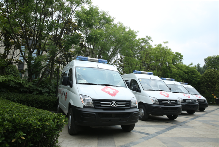 大爱通行，助力慈善  上汽大通携手“梦的千里行”公益活动播撒爱心