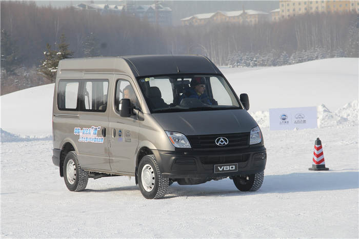 上汽大通V80实力相助“冰雪战役”
