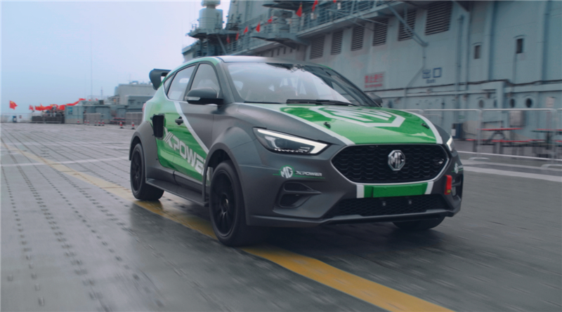 0-100km/h-0仅6.1秒！名爵ZS成全球首个在航母甲板完成百公里加减速挑战的车型