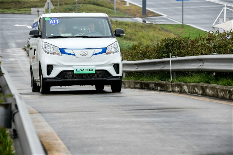 赛道验证高品质实力 上汽MAXUS EV30长轴版车型同步上市