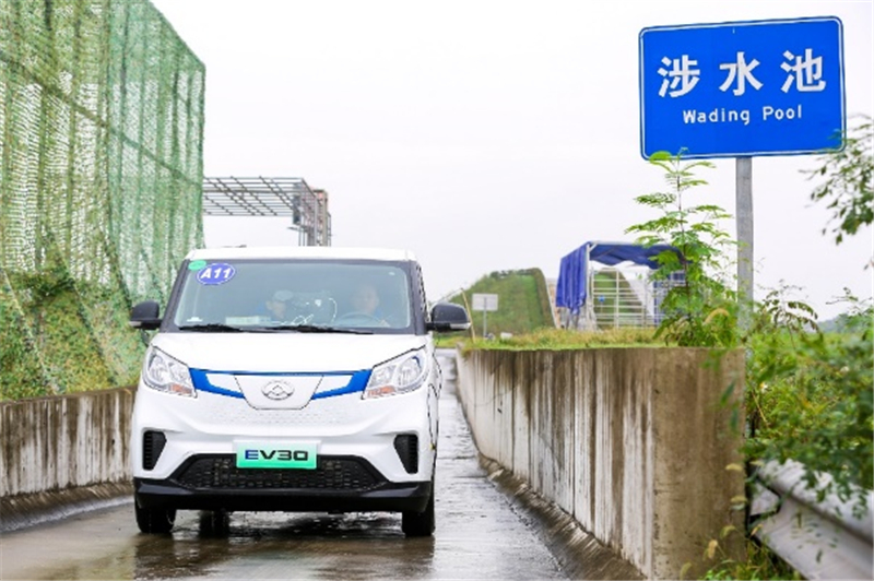 赛道验证高品质实力 上汽MAXUS EV30长轴版车型同步上市