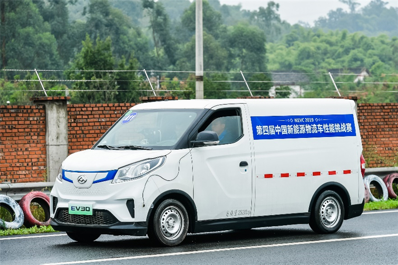 赛道验证高品质实力 上汽MAXUS EV30长轴版车型同步上市