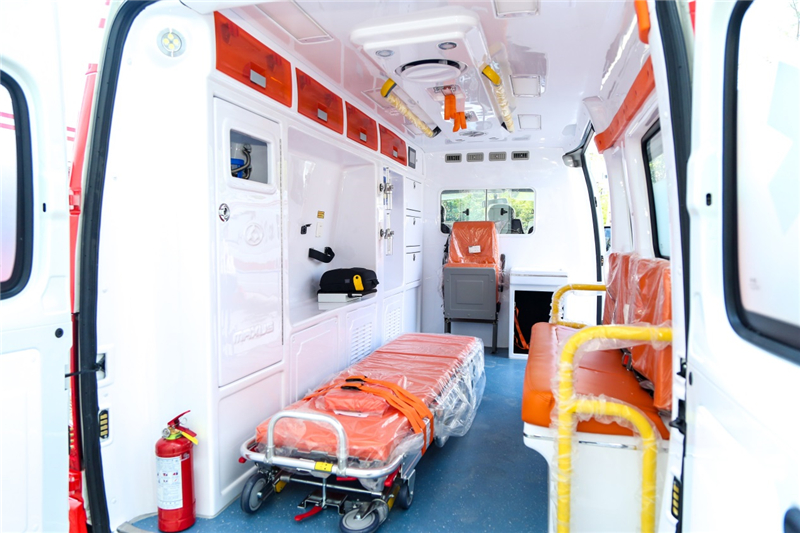 上汽集团携手上海烟草集团向河南和山东捐赠上汽MAXUS V80爱心救护车