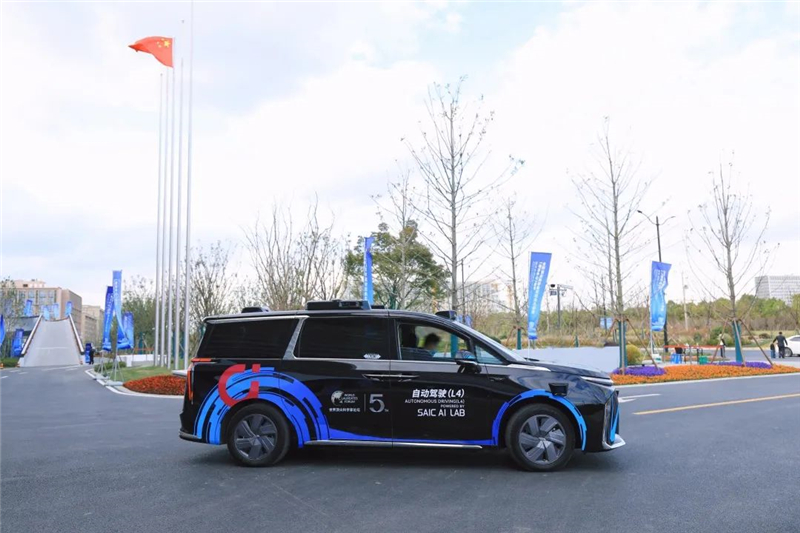 上汽AI LAB发布全国首款L4自动驾驶MPV，为世界顶尖科学家论坛提供智慧交通服务