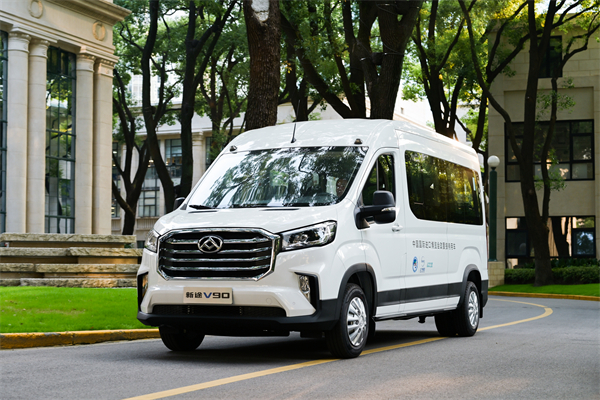 上汽集团向进博会交付750辆“政要接待用车”
