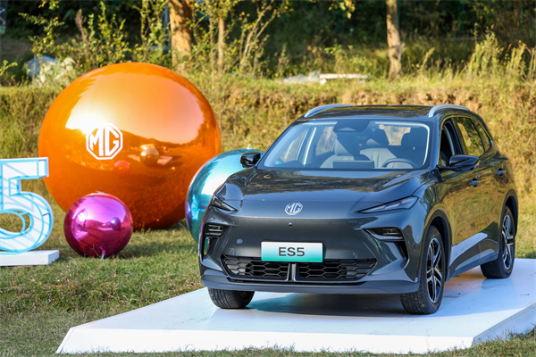 全球高标准纯电后驱SUV MG ES5宠你自在生活，增换购惊喜价9.99万元起