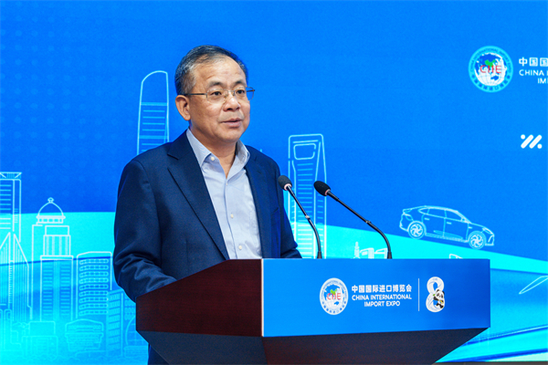 上汽集团向进博会交付750辆“政要接待用车”