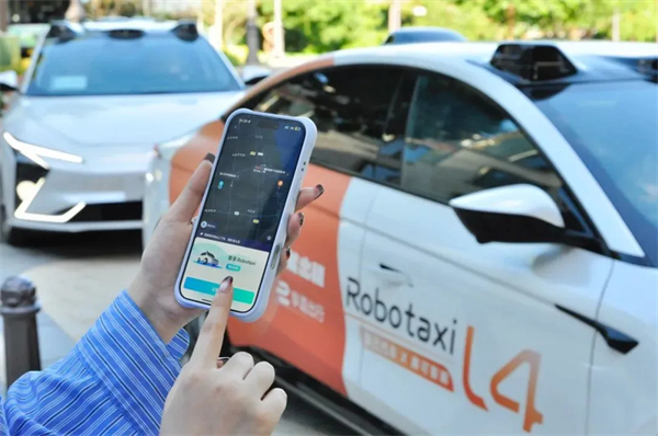 上海首条！上汽享道Robotaxi度假区专线今日开通 自动驾驶直连上海国际旅游度假区与浦东机场