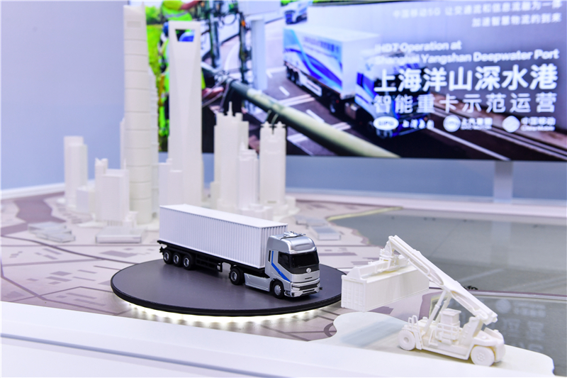 SAIC 5G truck makes its debut at Yangshan Port
