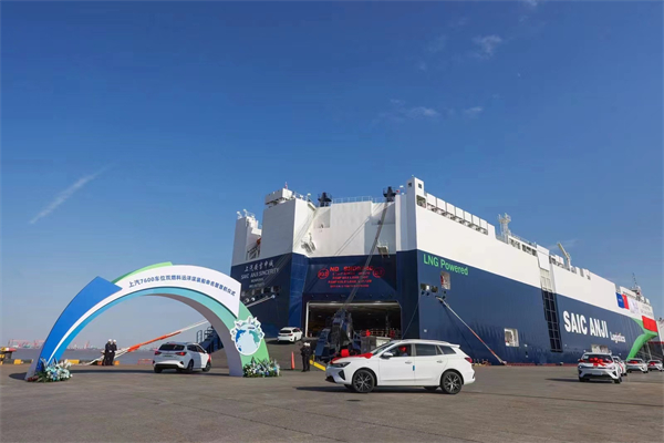 China's largest dual-fuel-powered car carrier sets sail