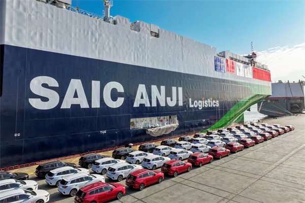 China's largest dual-fuel-powered car carrier sets sail
