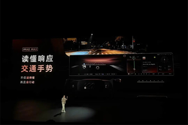 智己拼了!能洗澡还带地暖的旗舰,32.28万开卖