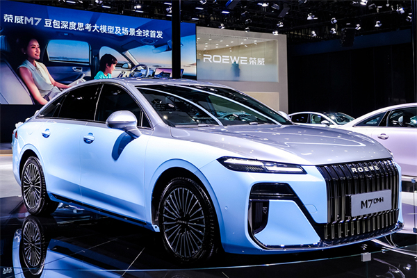 上汽集团的2025:谁家新燕啄春泥