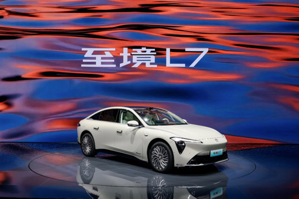 上汽集团的2025:谁家新燕啄春泥