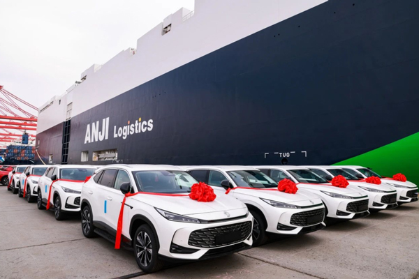 破浪2025:上汽利润、技术、出海三线狂飙,巨轮找到新航线