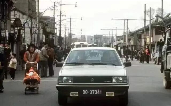 车轮载山河,实干贺华诞
