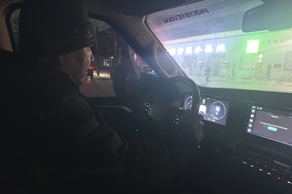 装上啤酒箱爬坡，今年冬测，大通把用户“带”进了冬测场