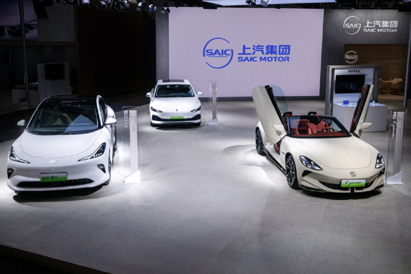 星垂平野，变革为舟：上汽的体系、温度与远见