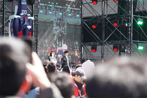 2026格子旗嘉年华燃动申城！凯迪拉克携手周冠宇共启速度盛宴