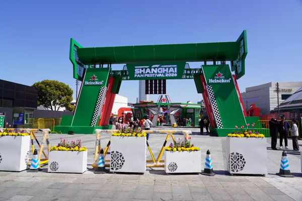 2026格子旗嘉年华燃动申城！凯迪拉克携手周冠宇共启速度盛宴