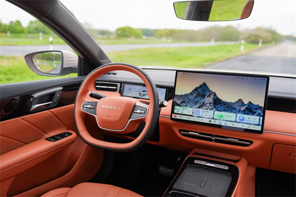 全新荣威i6实证:国民家轿就该有“豪华待遇”